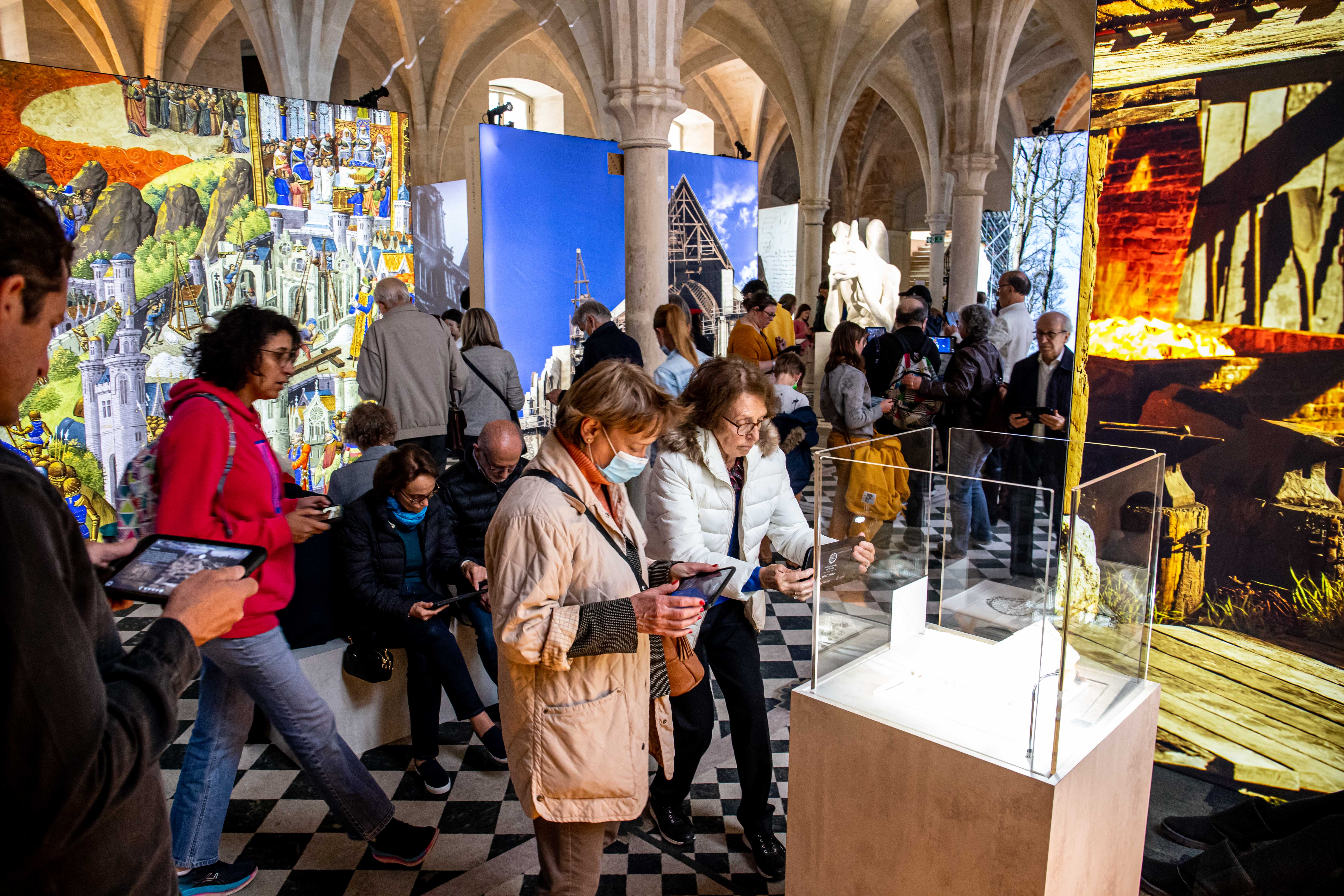 Visiteurs au collège des Bernardins